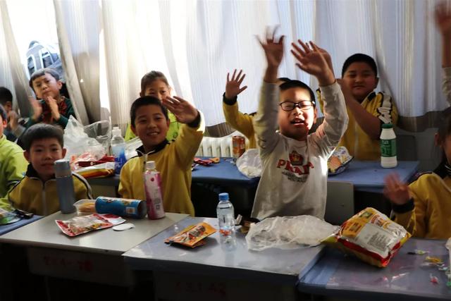 赤峰市紅山區(qū)第十九小學(xué)——儀式成長課程之十歲生日禮(圖30) 赤峰市紅山區(qū)第十九小學(xué)——儀式成長課程之十歲生日禮(圖30)