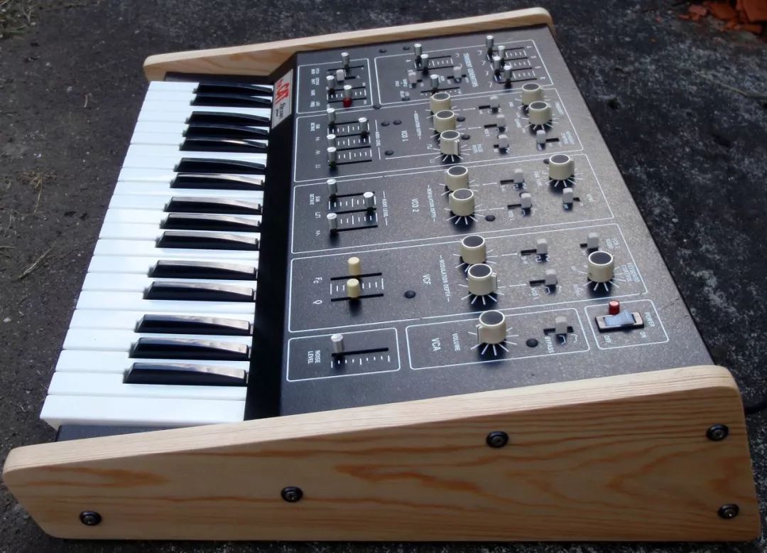 百灵达behringer最新致敬款cat合成器辉煌的前世今生