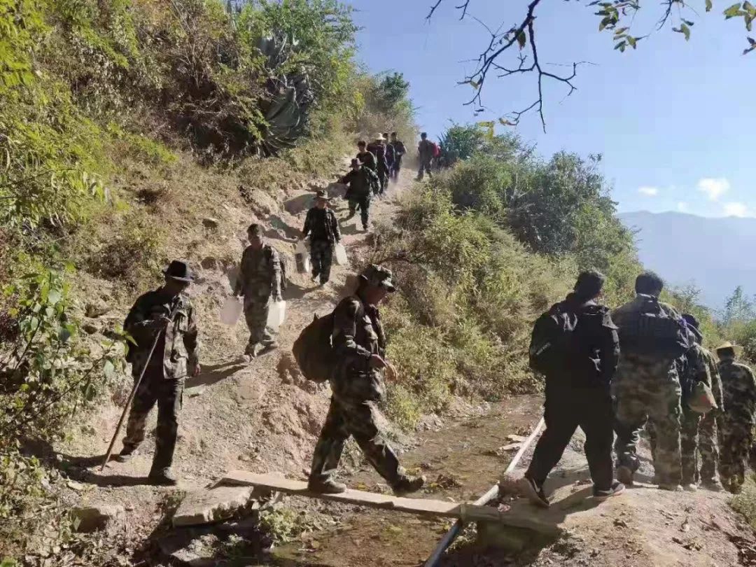 兰坪县兔峨乡背包背起为民服务的初心使命