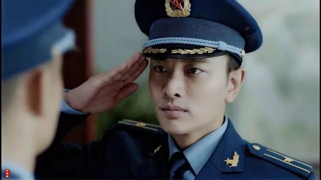 还是《特警队》中狙击手廖星亮,都让人眼前一亮,"去油"成功的贾乃亮