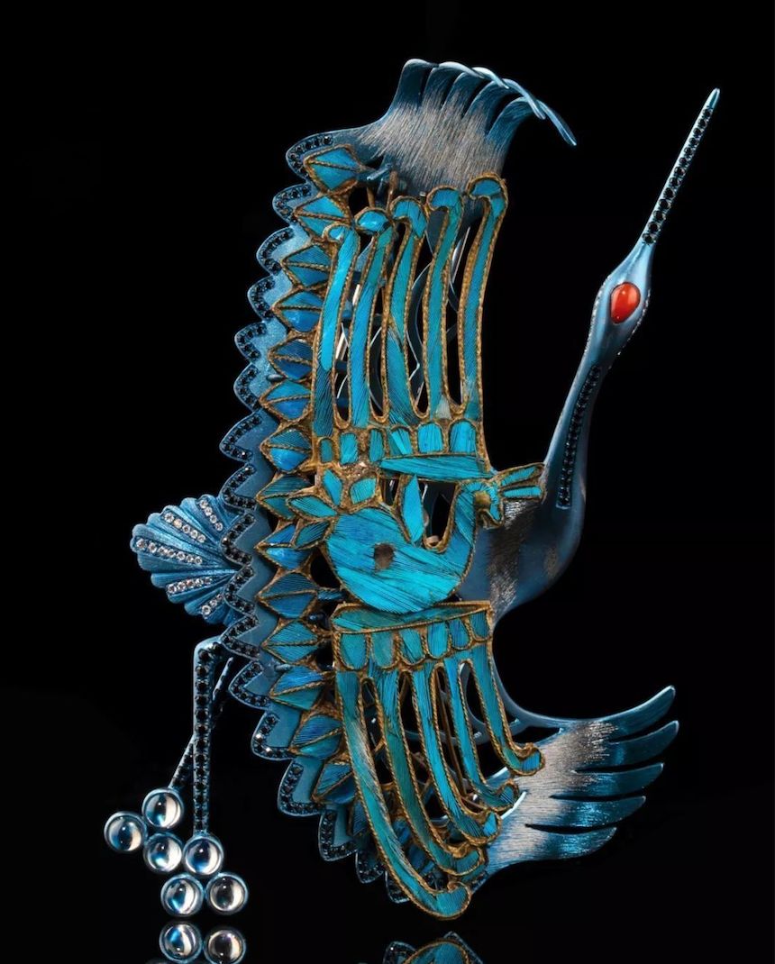翠鸟羽毛做的凤冠图片