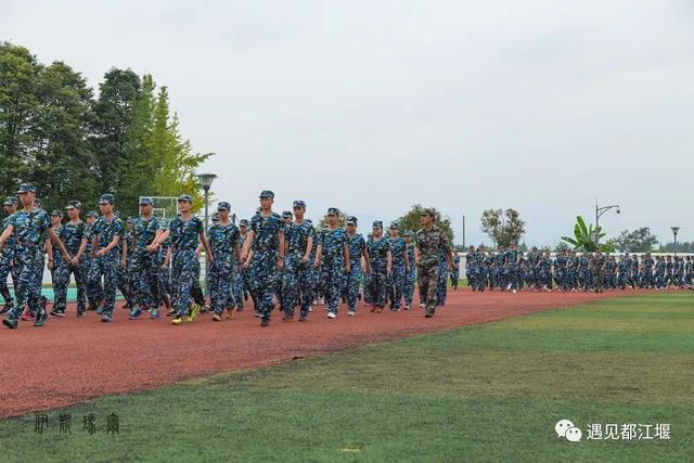 都江堰市青城山高級中學躋身于全省137所“省重”之列(圖13) 都江堰市青城山高級中學躋身于全省137所“省重”之列(圖13)