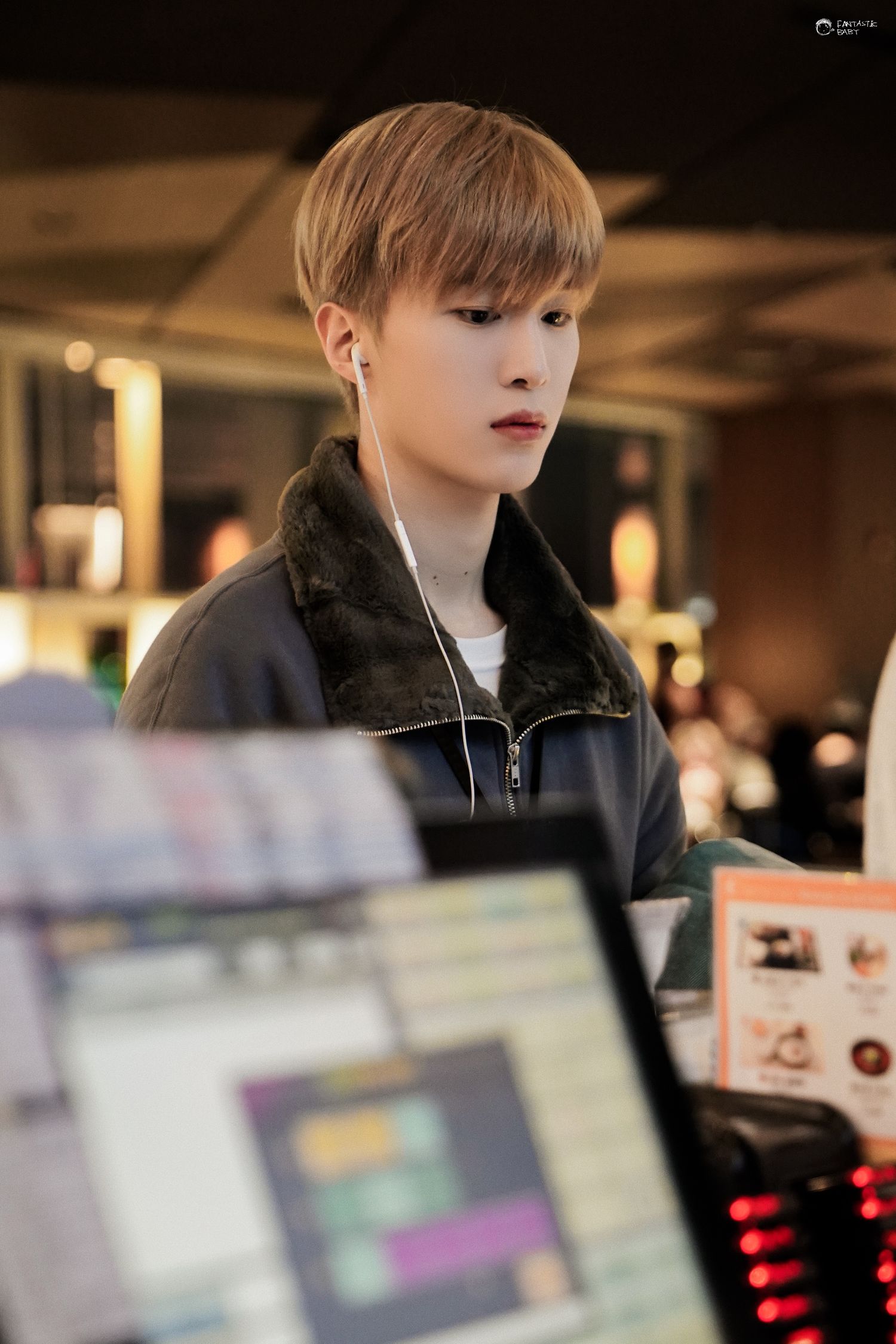 (图/fantasticbaby丨范丞丞 文/ryomania)下载「爱豆app」 了解偶像的