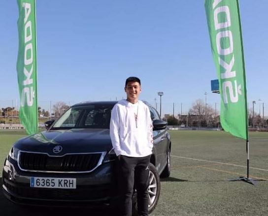 不敌叙利亚的国足球员们,"座驾"也被扒了出来,越大牌越低调_蒿俊闵