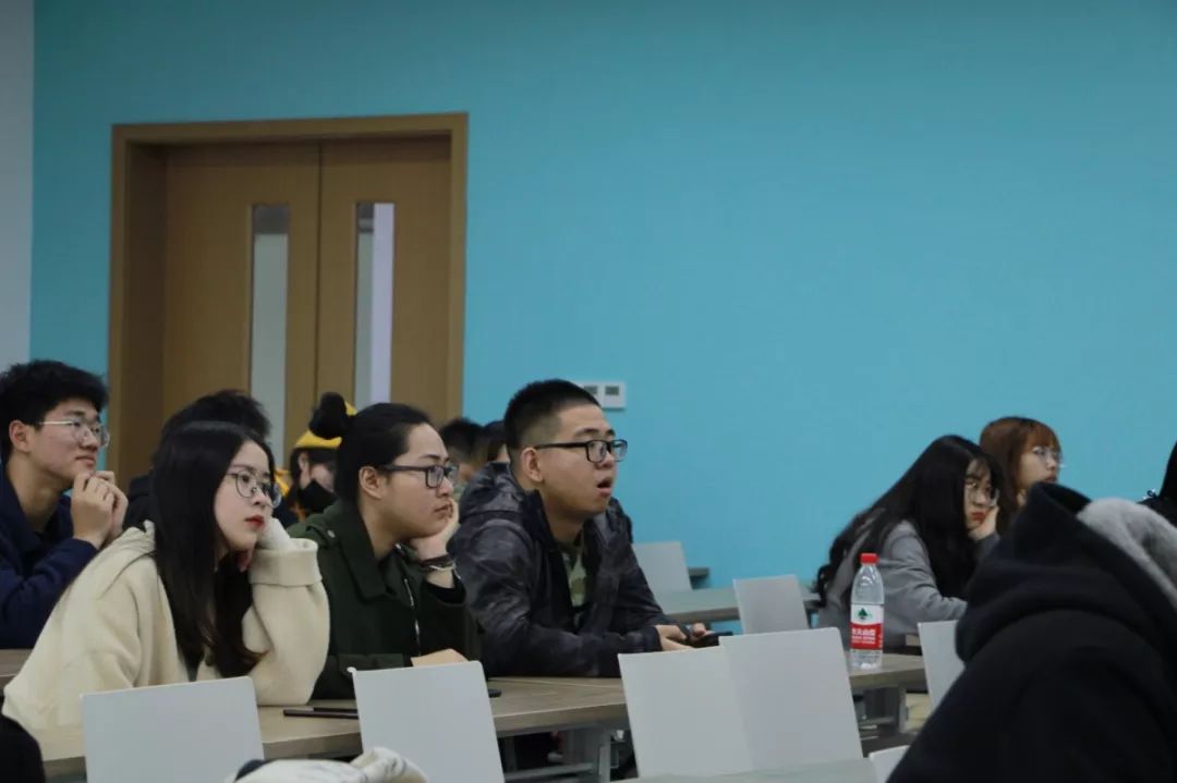 温州商学院第四届爱在母校情暖冬日温商学子寒假回访母校活动小型培训