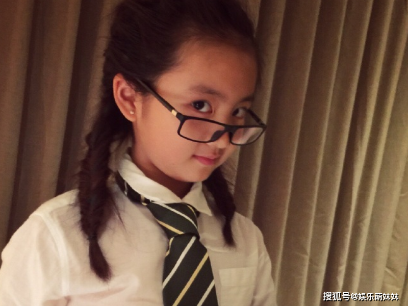 上帝给了姐姐出众的气质,也眷顾了妹妹的容颜_黄忆慈