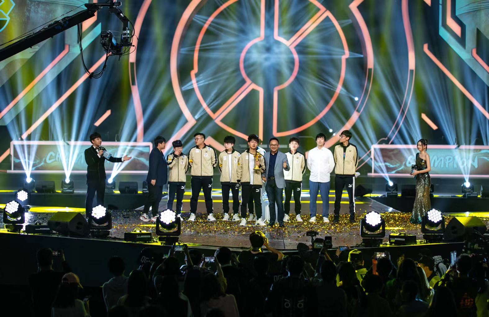 王者荣耀冬季冠军杯广州落幕qghappy夺得冰凤凰杯成为五冠王