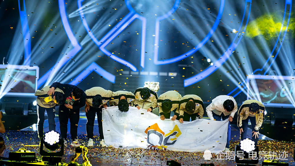 qg夺冠fly现场求加强花木兰但fmvp皮肤属于那个男人