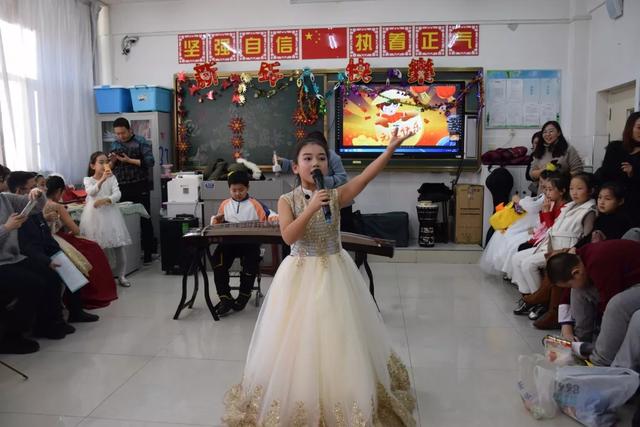 赤峰市紅山區(qū)第十九小學(xué)——儀式成長課程之十歲生日禮(圖4) 赤峰市紅山區(qū)第十九小學(xué)——儀式成長課程之十歲生日禮(圖4)