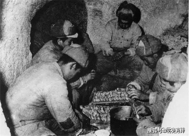 坑道内的图书馆在坑道内开展练兵活动小分队出击起出敌人埋设的地雷