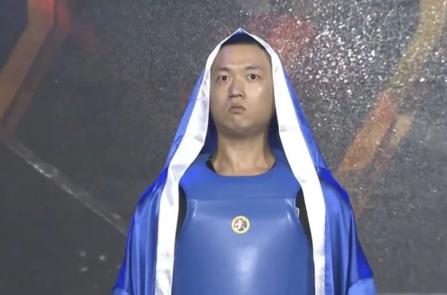 药水哥成功战胜一龙?一招让他倒地不起,网友:还能这样玩?