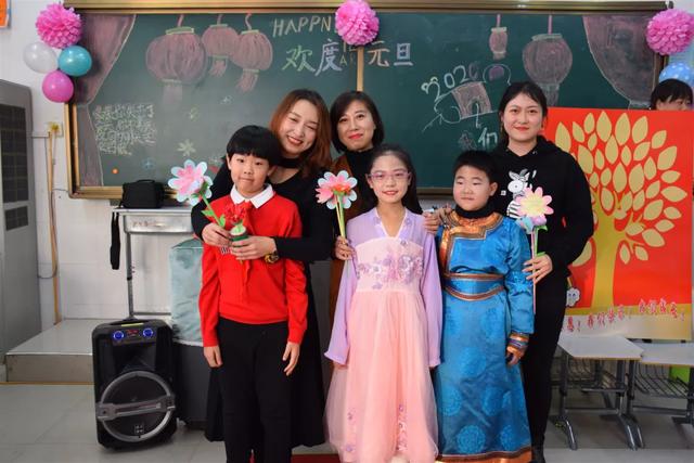 赤峰市紅山區(qū)第十九小學(xué)——儀式成長課程之十歲生日禮(圖9) 赤峰市紅山區(qū)第十九小學(xué)——儀式成長課程之十歲生日禮(圖9)