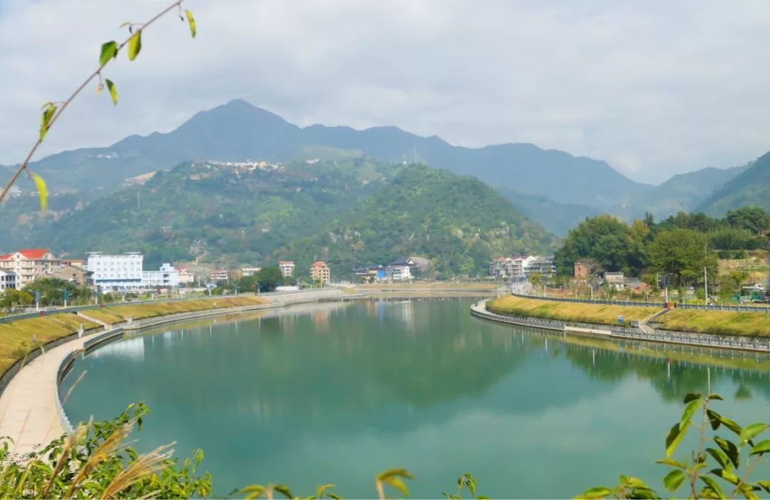 菇溪是永嘉县境内四大水系之一,发源于青田县,自北向南贯穿桥头镇全境