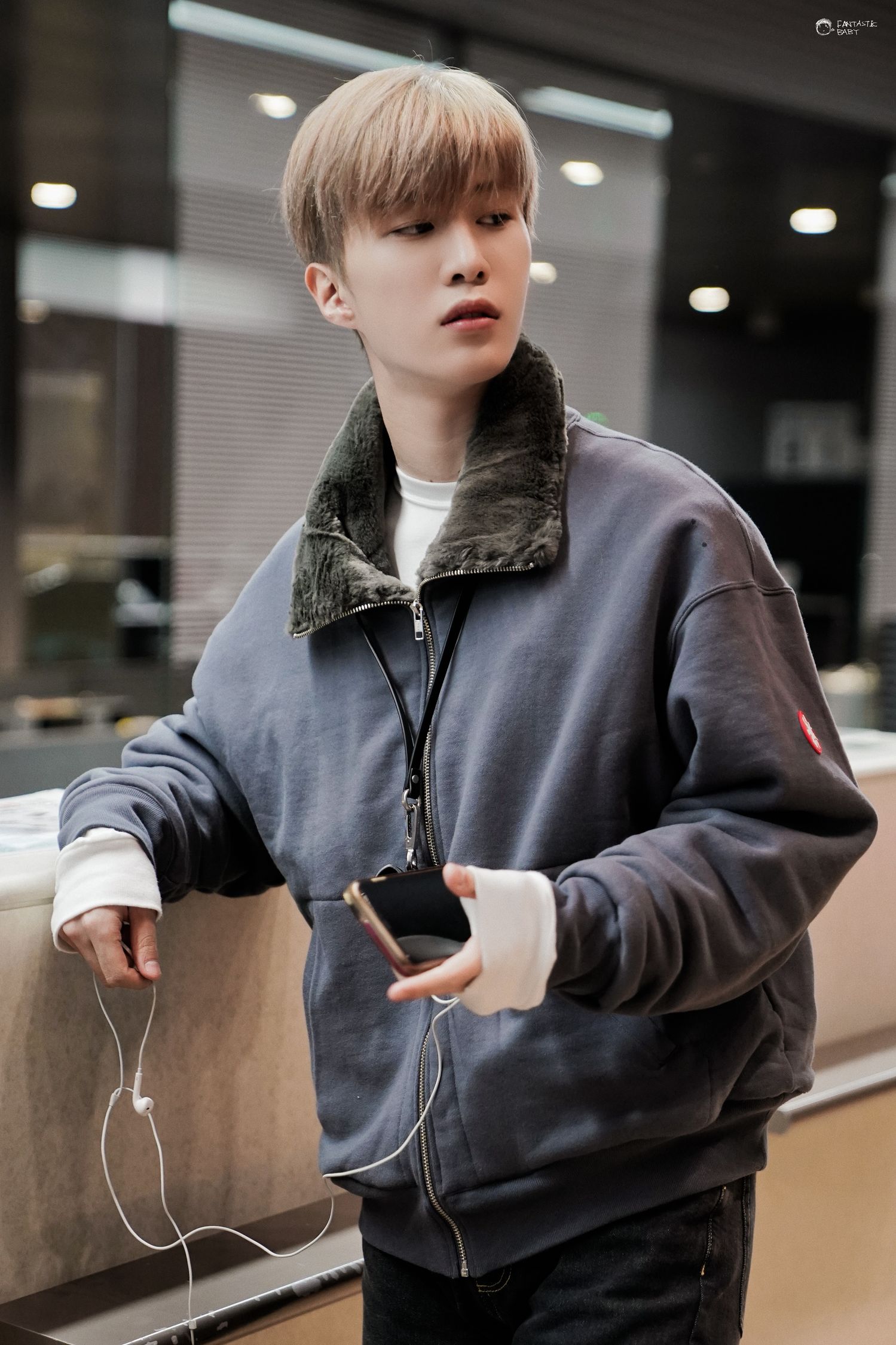 丞丞首尔出发返航北京梦回17岁的金发顺毛