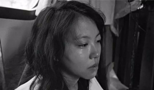 被曝新恋情后首发声,窦靖童深夜哭泣落泪发问:谁真正的在意我