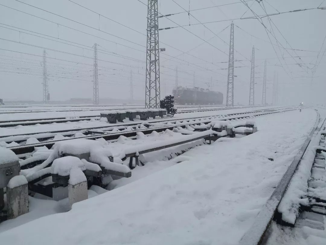 伊犁火车站冬天图片图片