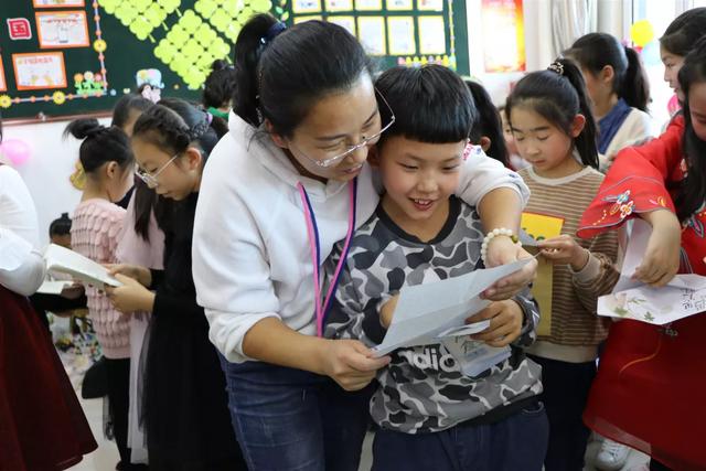 赤峰市紅山區(qū)第十九小學(xué)——儀式成長課程之十歲生日禮(圖13) 赤峰市紅山區(qū)第十九小學(xué)——儀式成長課程之十歲生日禮(圖13)