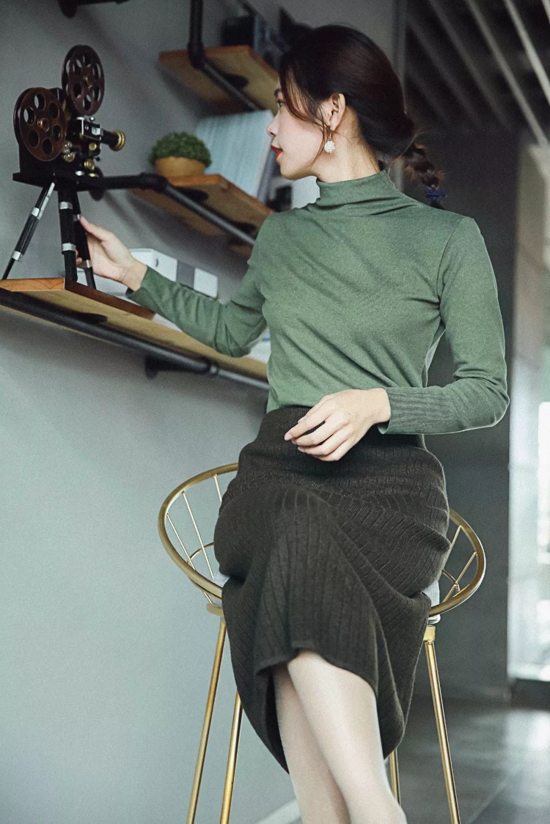 这款百搭王打底衫才是明星们的秋冬穿搭秘诀吧