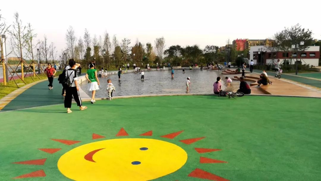 主城区,丁字湾滨海新区和五龙河滨河产业带建设加快推进,文化北路