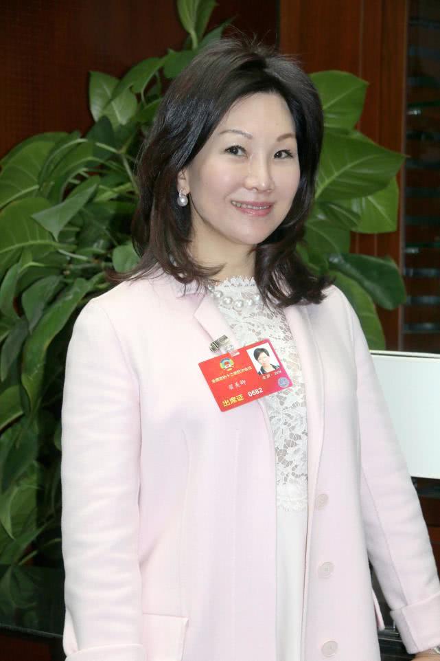 父亲是地产大亨,家公被许家印称为强哥,家婆也是百亿商界女强人_美卿