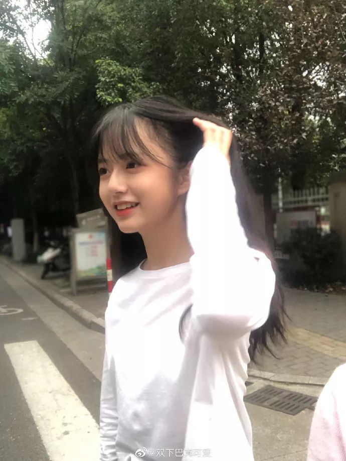 lo圈顶流真颜值曝光漫画脸辣妈谎报年龄甜心少女败于红毯