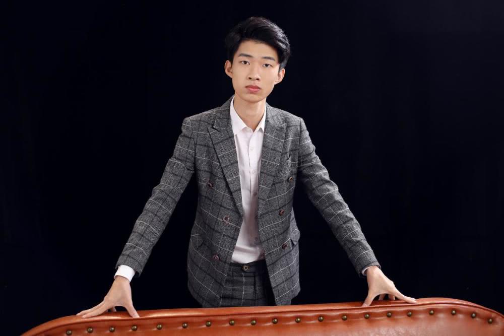 和平精英:向日葵小班发起千杀挑战,失败就全员女装,太狠了!