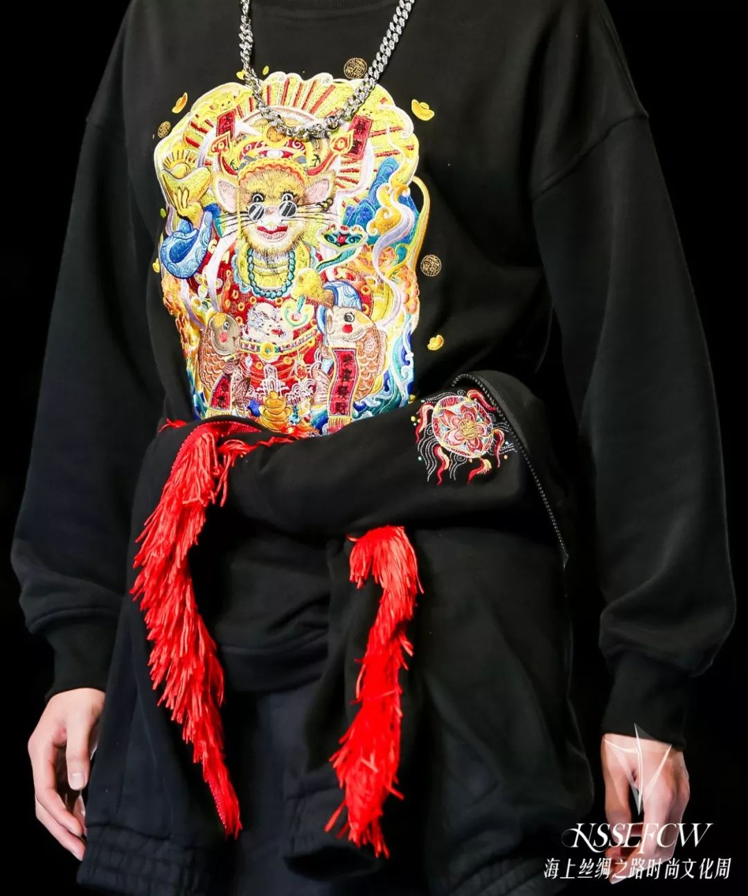 古阿新丨hmong古老走向时尚民族走向世界