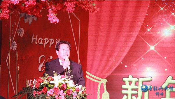 组图代县五峰大酒店新年晚会暨表彰大会此刻拉开帷幕