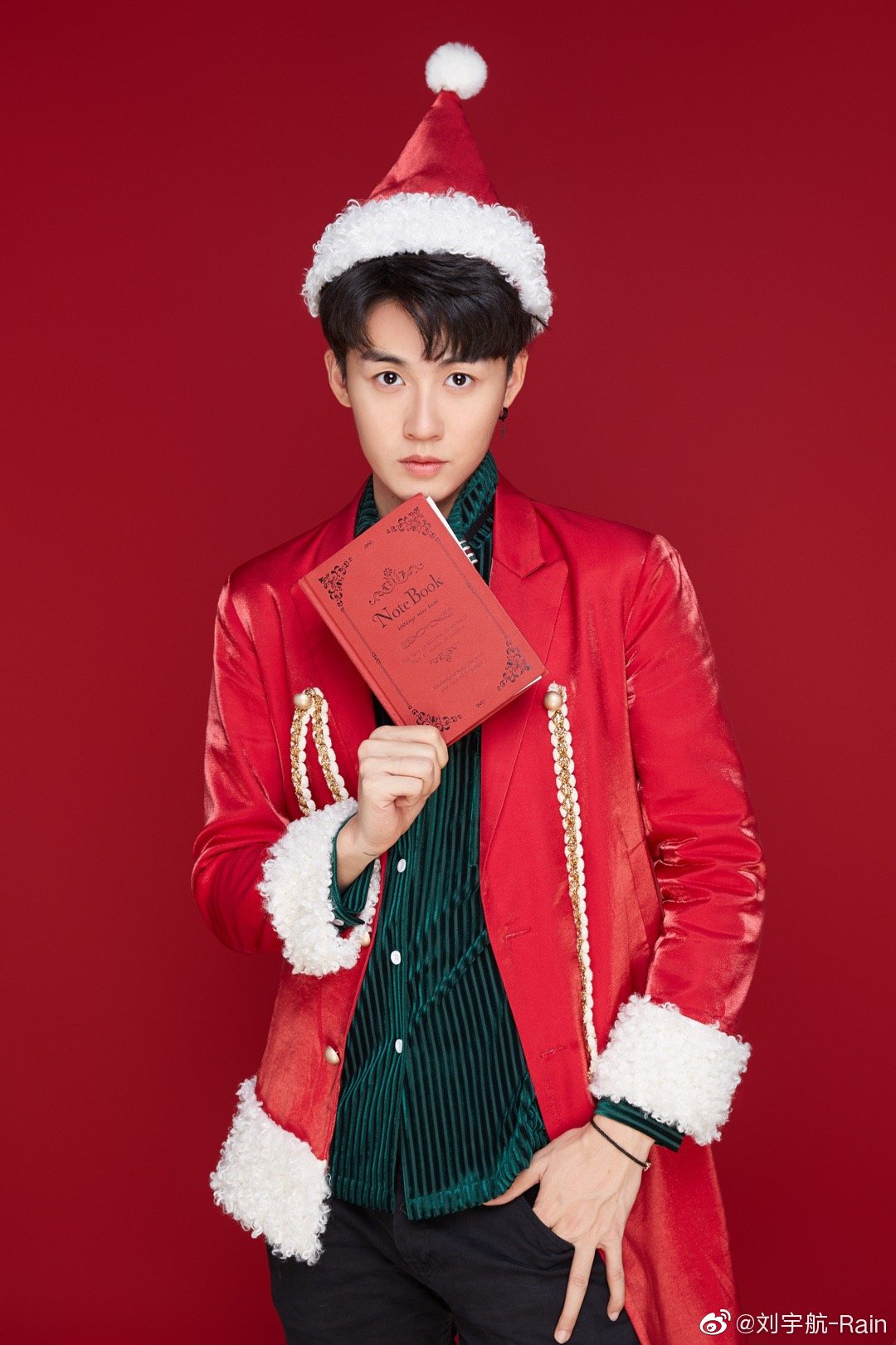 刘宇航演绎圣诞装扮时尚大片