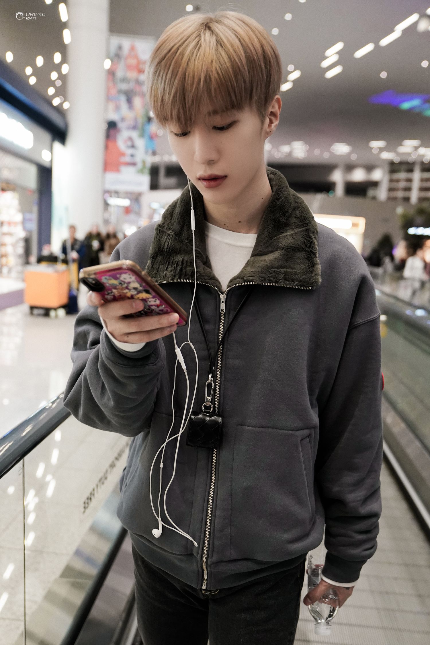 (图/fantasticbaby丨范丞丞 文/ryomania)下载「爱豆app」 了解偶像的