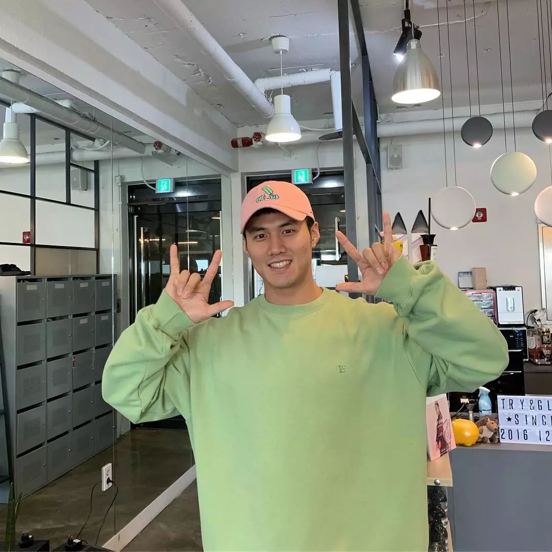 翻阅了100位韩国男生的ins才知道韩国男生有多爱健身