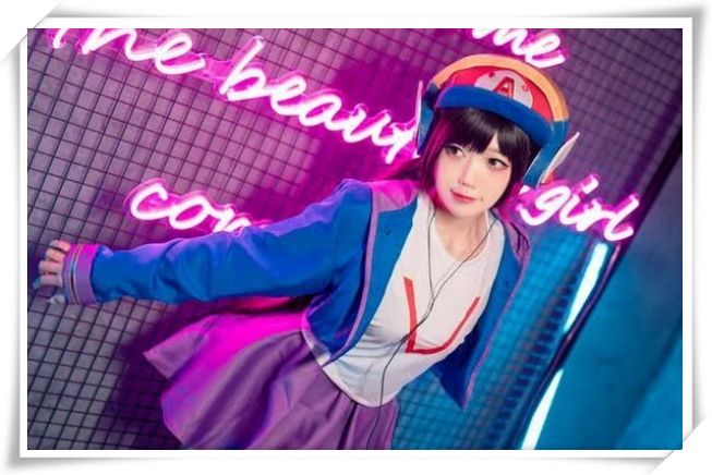 初中生cos鲁班七号,看到她的"高袜美腿",玩家:"我玩辅助保鲁班"