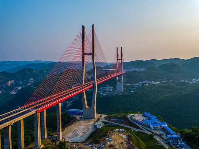 息黔高速公路六广河特大桥是息烽至黔西高速公路的控制性工程,桥梁主