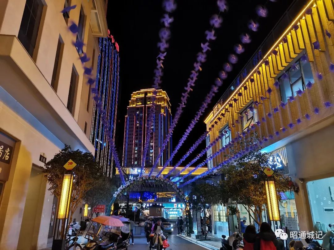 昭通步行街夜景图片