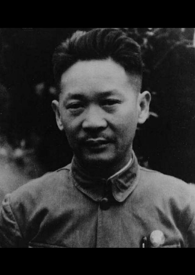 在他十三岁时,遇到了自然门的徐矮师,杜心武对自然门功夫很是痴迷,徐