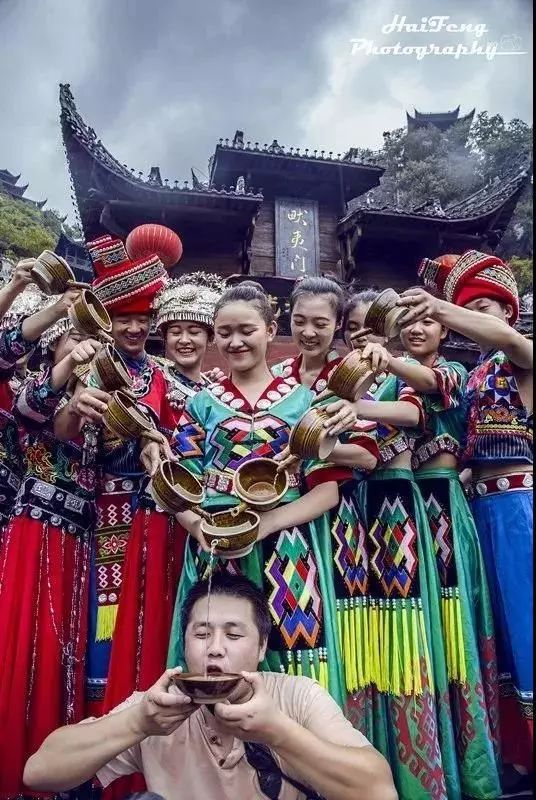 在重庆彭水城区有一座全球最大的苗族建筑群之一——蚩尤九黎城.