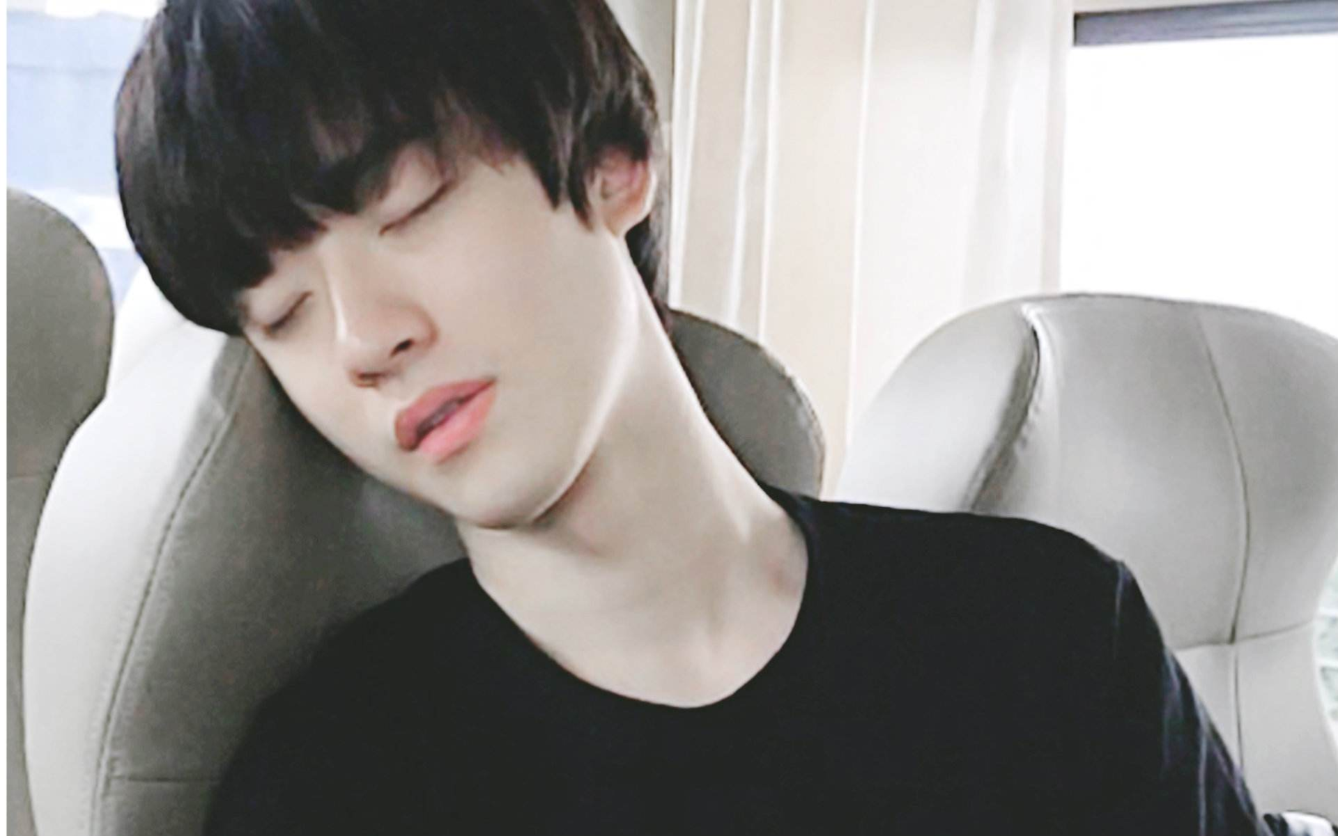 有些遗憾的是,大舅子因为家庭的原因,在今年的转会期离开lpl,返回lck