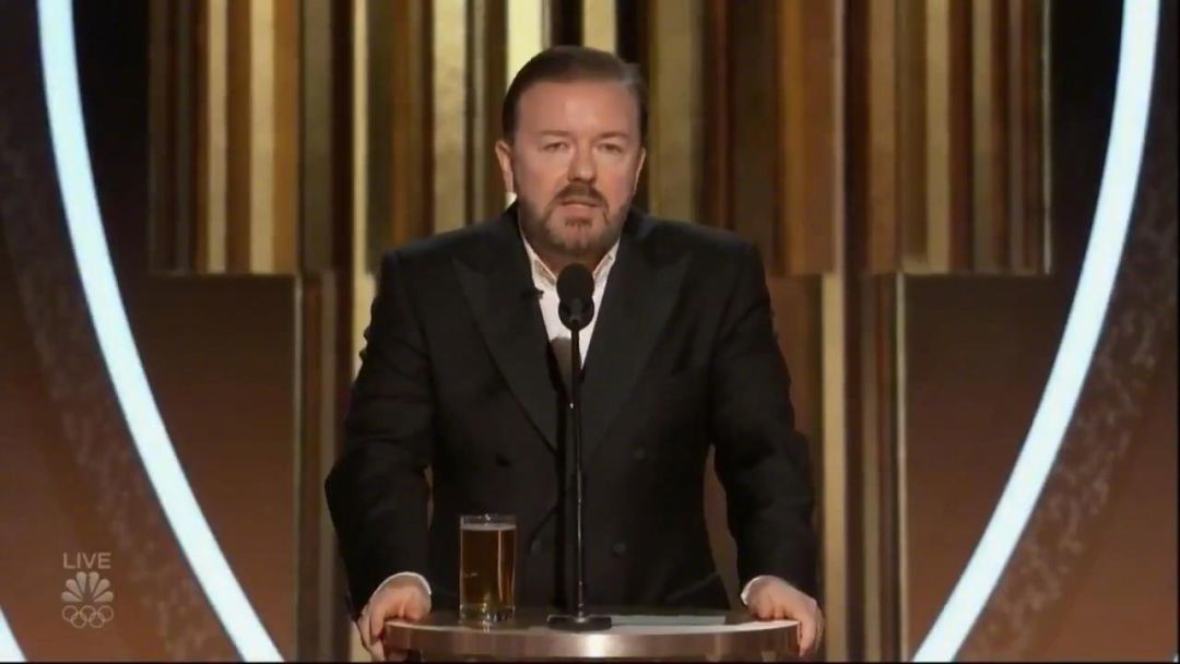 开场脱口秀里,主持人ricky gervais就开启了"吐槽"模式:"现在大家都在