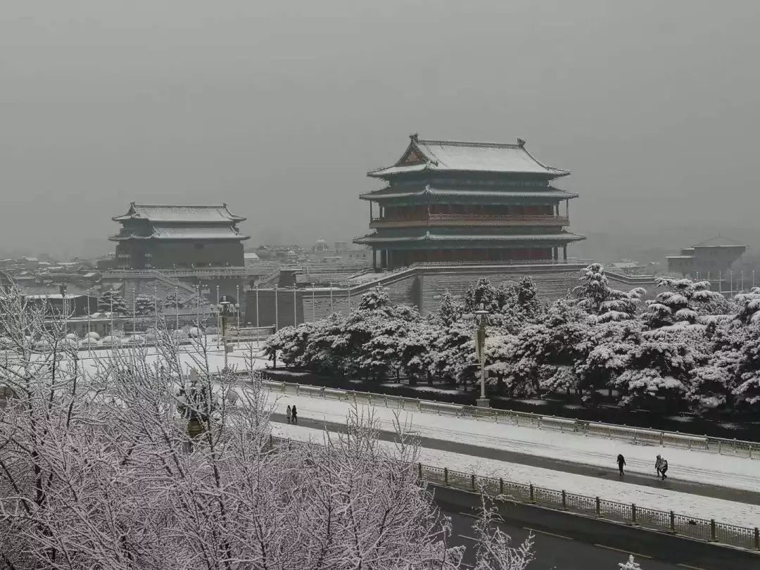 丽正门雪景图片