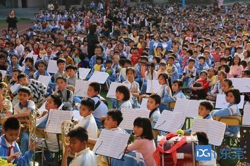 东莞石龙镇中心小学举行迎2020新年音乐会