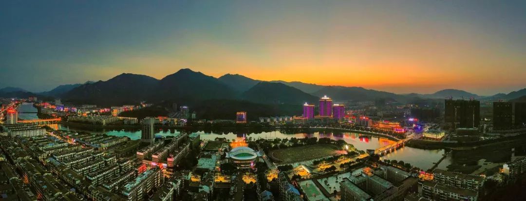 【新县巨变】让我们从太空中看红城新县近40年史诗级的巨变_小城