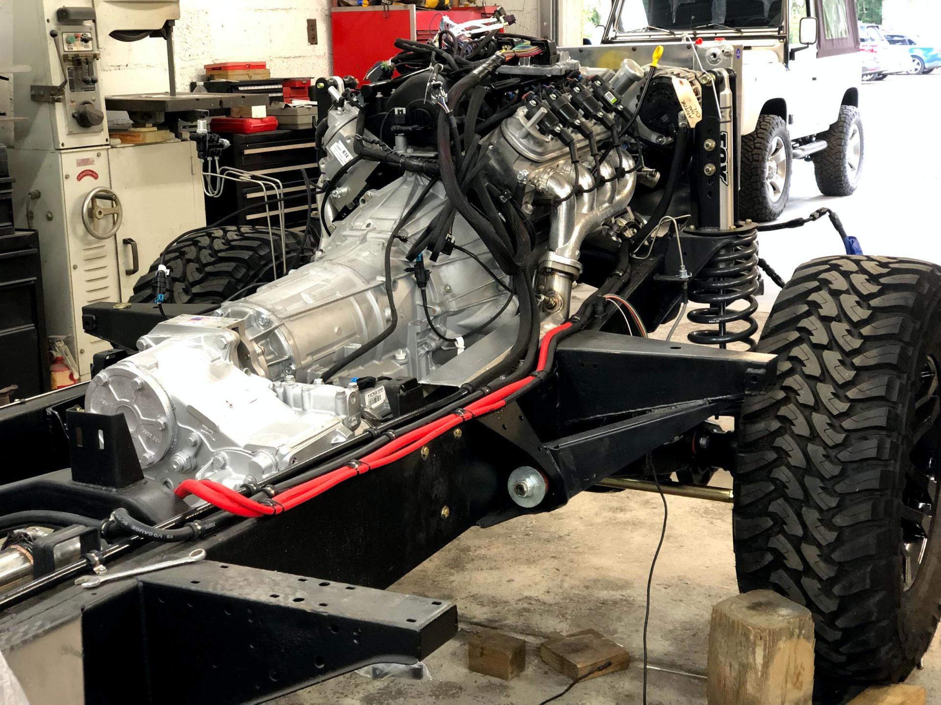 比兰博基尼urus还贵旧款路虎卫士搭载v8引擎要174万你选哪个