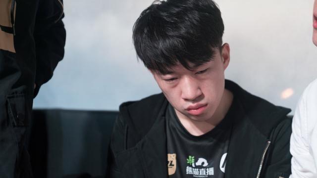 终于有人为小虎2200解释了!拳头解说声称,小虎不是菜而是太穷了