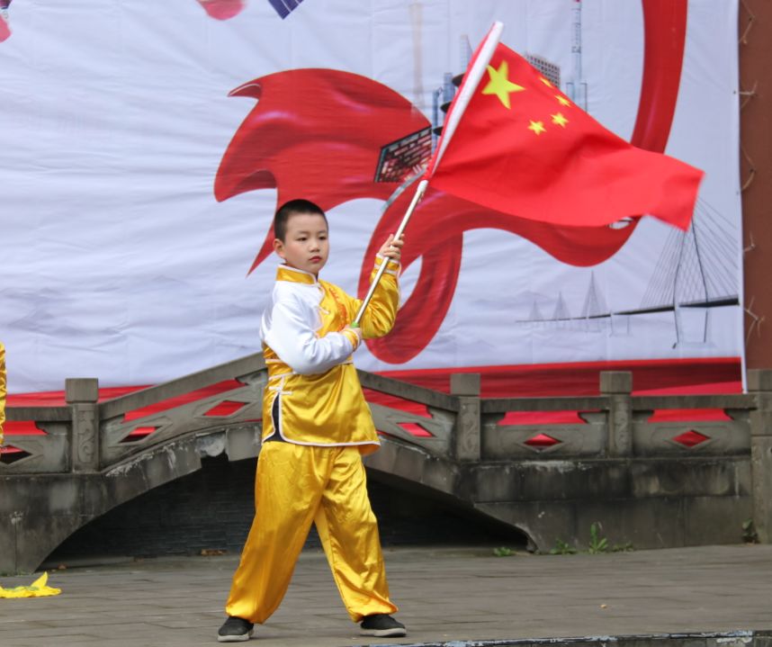 自信,自强自强不息的中国人黄河,长江,诗意奔涌像一轮旭日在东方喷薄