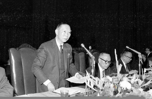 (晚年薛岳)在长沙会战的关键时刻,方少文让宋美龄给薛岳吹了不少枕头