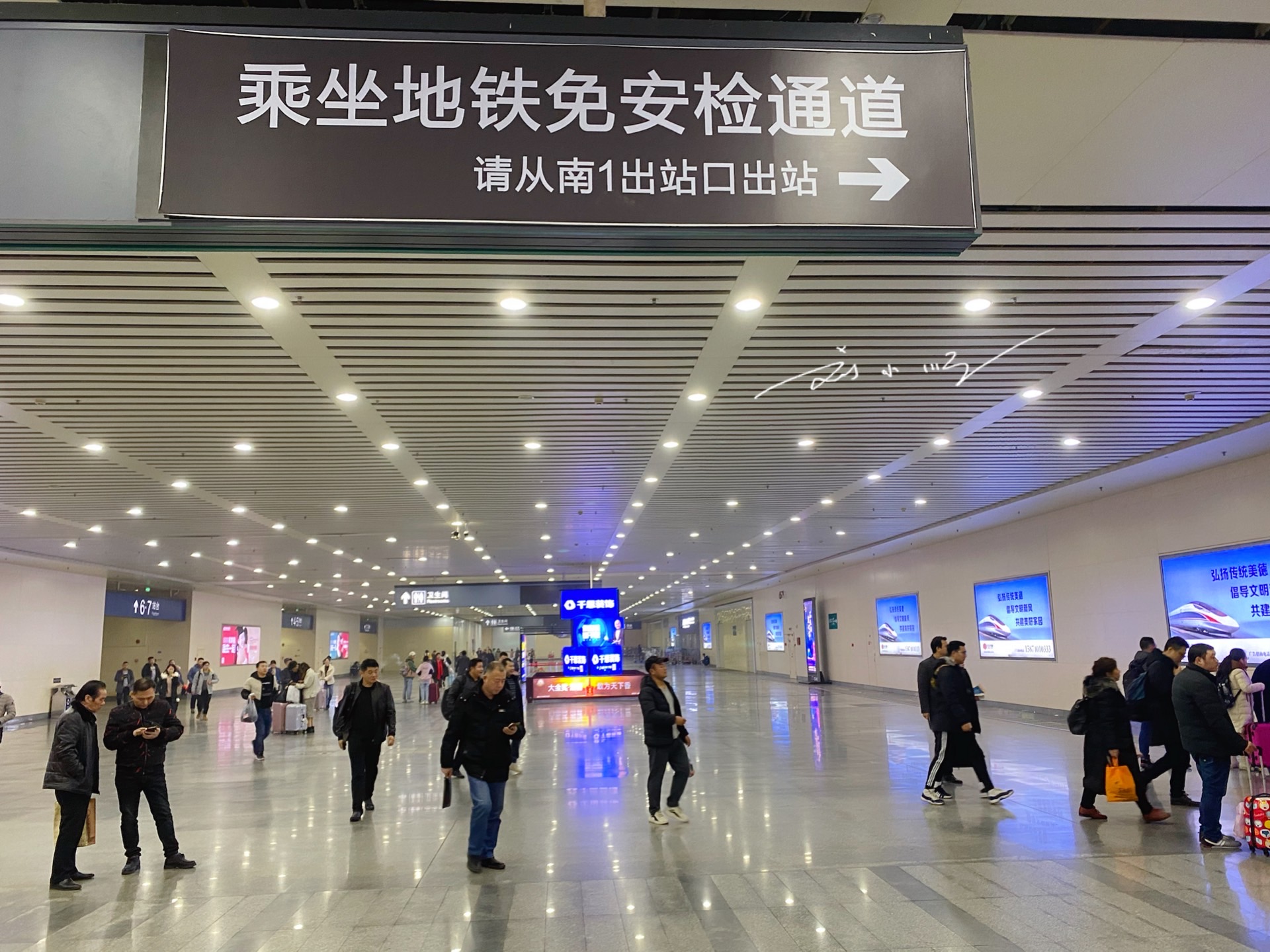 原创长沙高铁站最人性化的设计,节省一道安检,游客:何不全国推广?