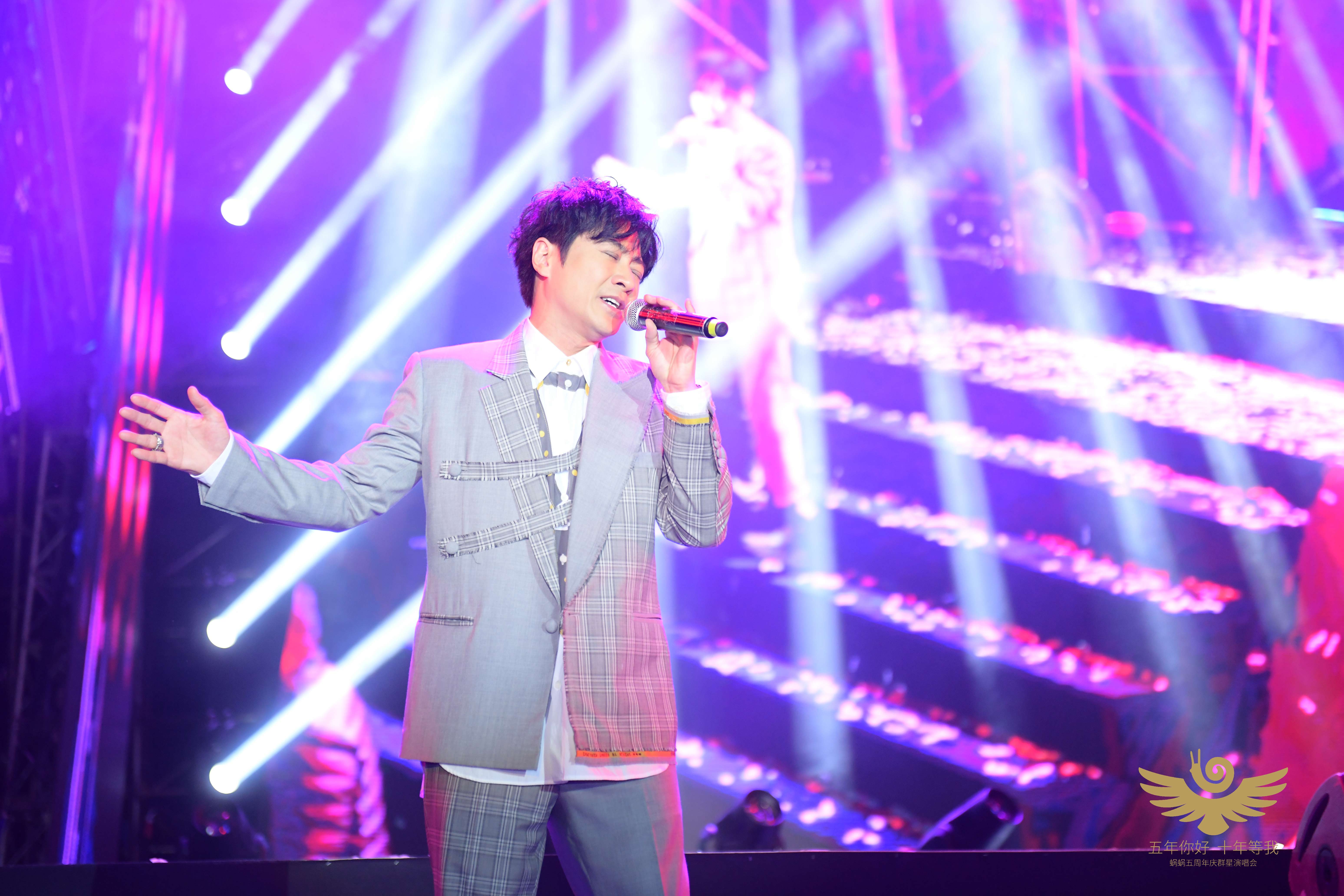 孙耀威出席某品牌演唱会,重新回顾舞台上的经典瞬间