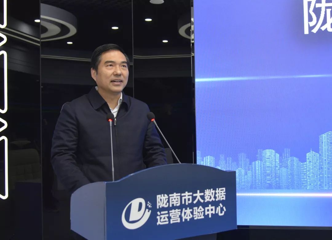 岳金林,张昉,李兴华,魏红江等出席签约仪式.