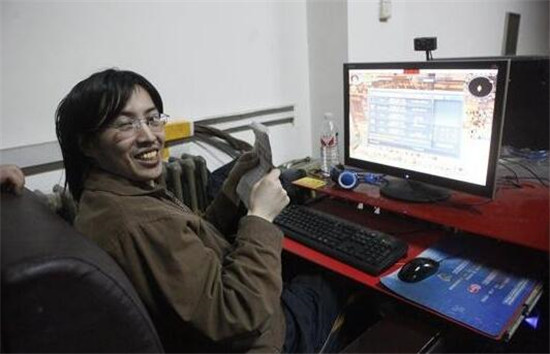 当年647分考进985却在网吧玩游戏住四年的7哥如今咋样了