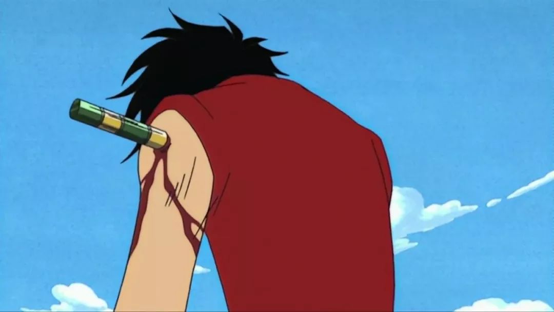 盘点路飞被打得很惨的场景